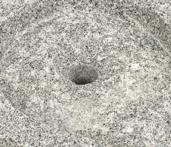 Dehner Granit-Bachlaufschale mit Loch und Anschlussstück
