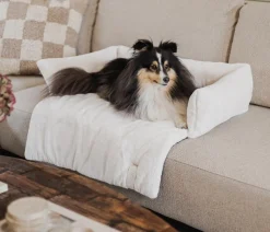 District 70 Hundesofa Nuzzle